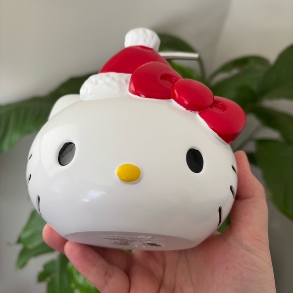 Hello Kitty Christmas Santa Soap Dispenser - Picture 7 of 8